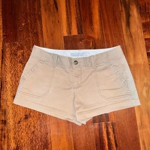 Old Navy khaki shorts size 4!